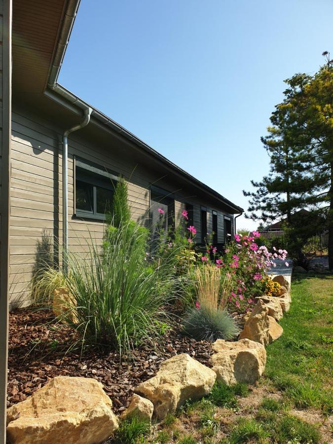 Cosy Wood House Bed & Breakfast Laubressel Exterior photo